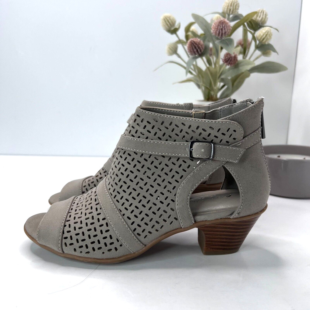 Easy Street Carrigan Chunky Heel Laser Cutout Boot Grey 304897 Women's 6M NWOB